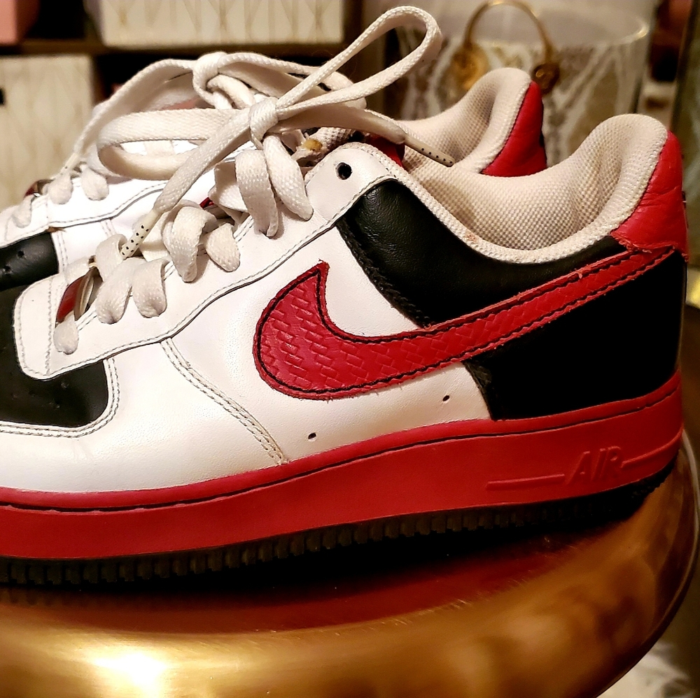 Men's Size 7.5 Nike Air Force Ones